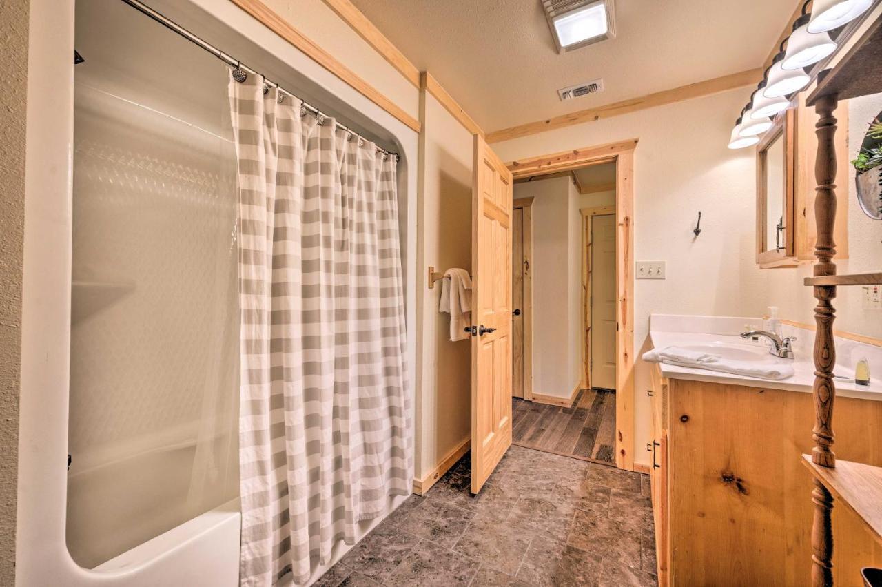 فيلا Broken Bow Retreat On 2 Acres With Hot Tub And Deck! المظهر الخارجي الصورة